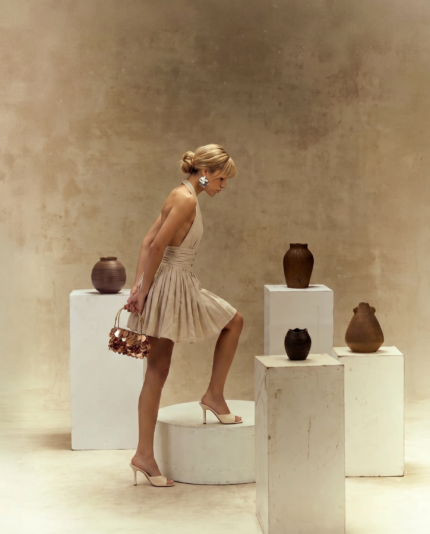 Boyundan Bağlamalı Sırt ve Göğüs Dekolteli Elbise